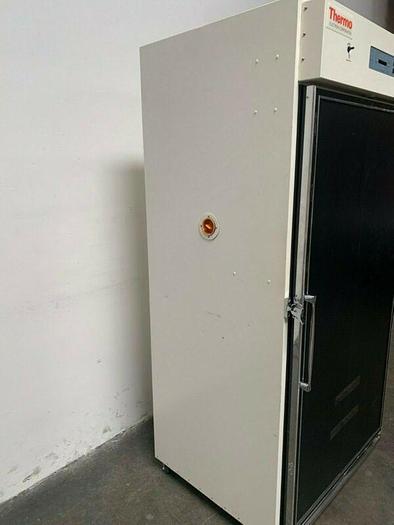 Used Thermo Scientific 29 CuFT CO2 Incubator Temp Range 5C°- 60C°