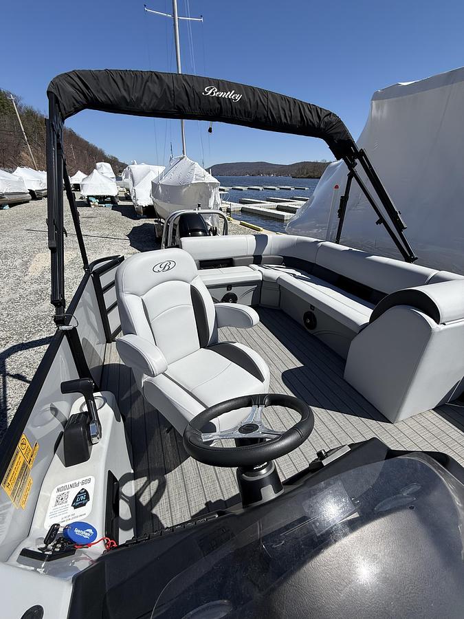 Used 2024 Bentley Pontoons 203 Legacy Cruise XL