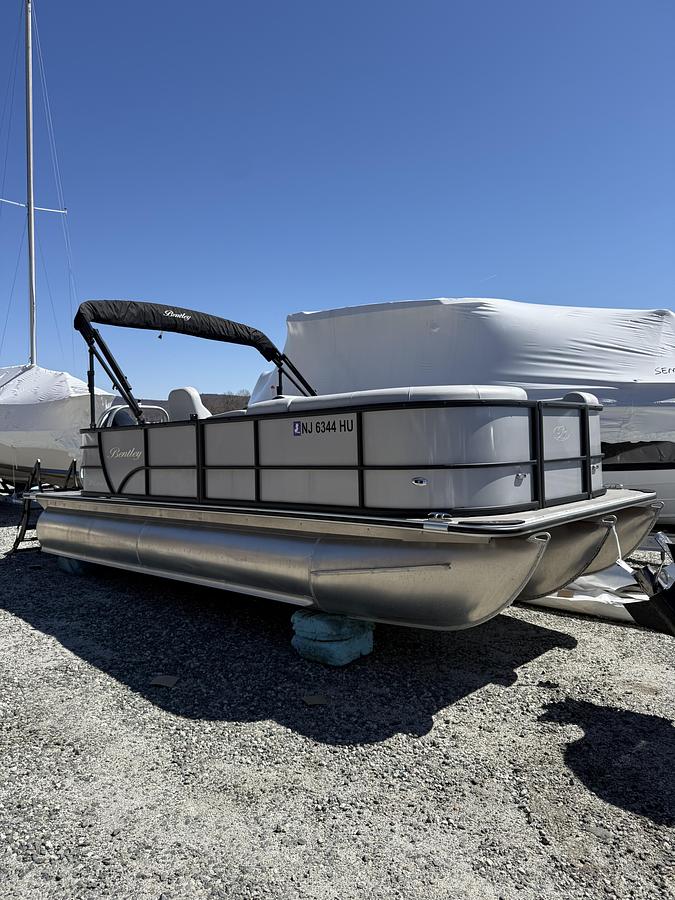 Used 2024 Bentley Pontoons 203 Legacy Cruise XL