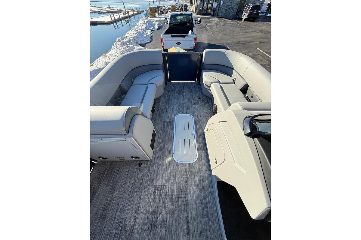 2026 Bentley Pontoons Legacy 243 Navigator