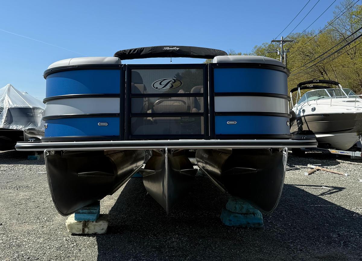2025 Bentley Pontoons Legacy 223 Swingback