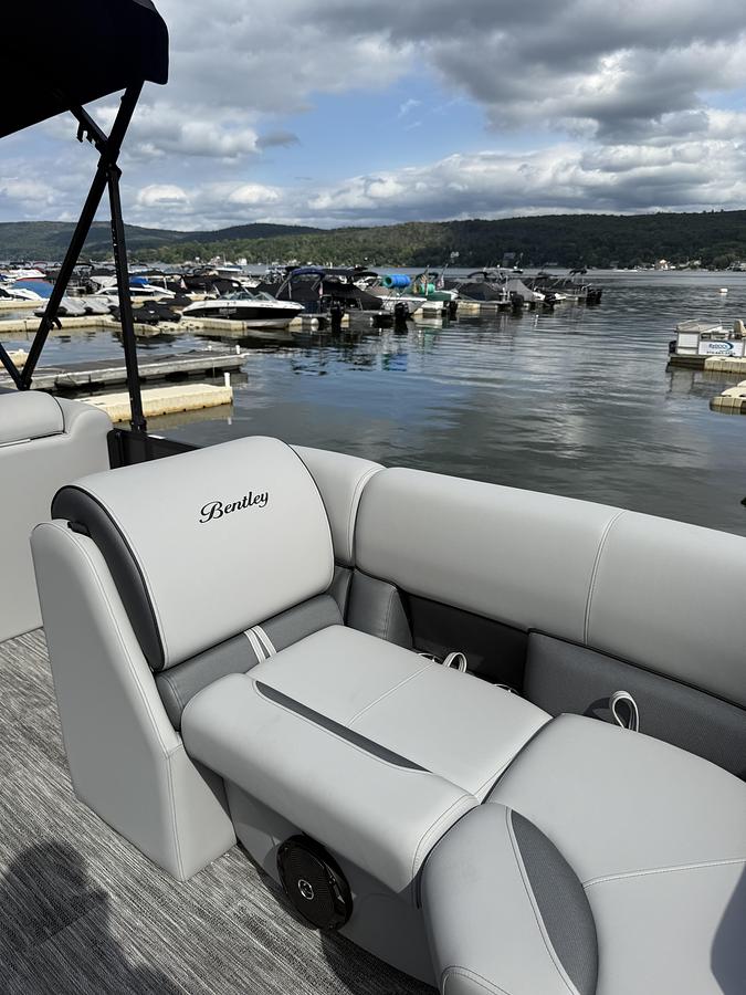 2027 Bentley Pontoons 223 Bolt