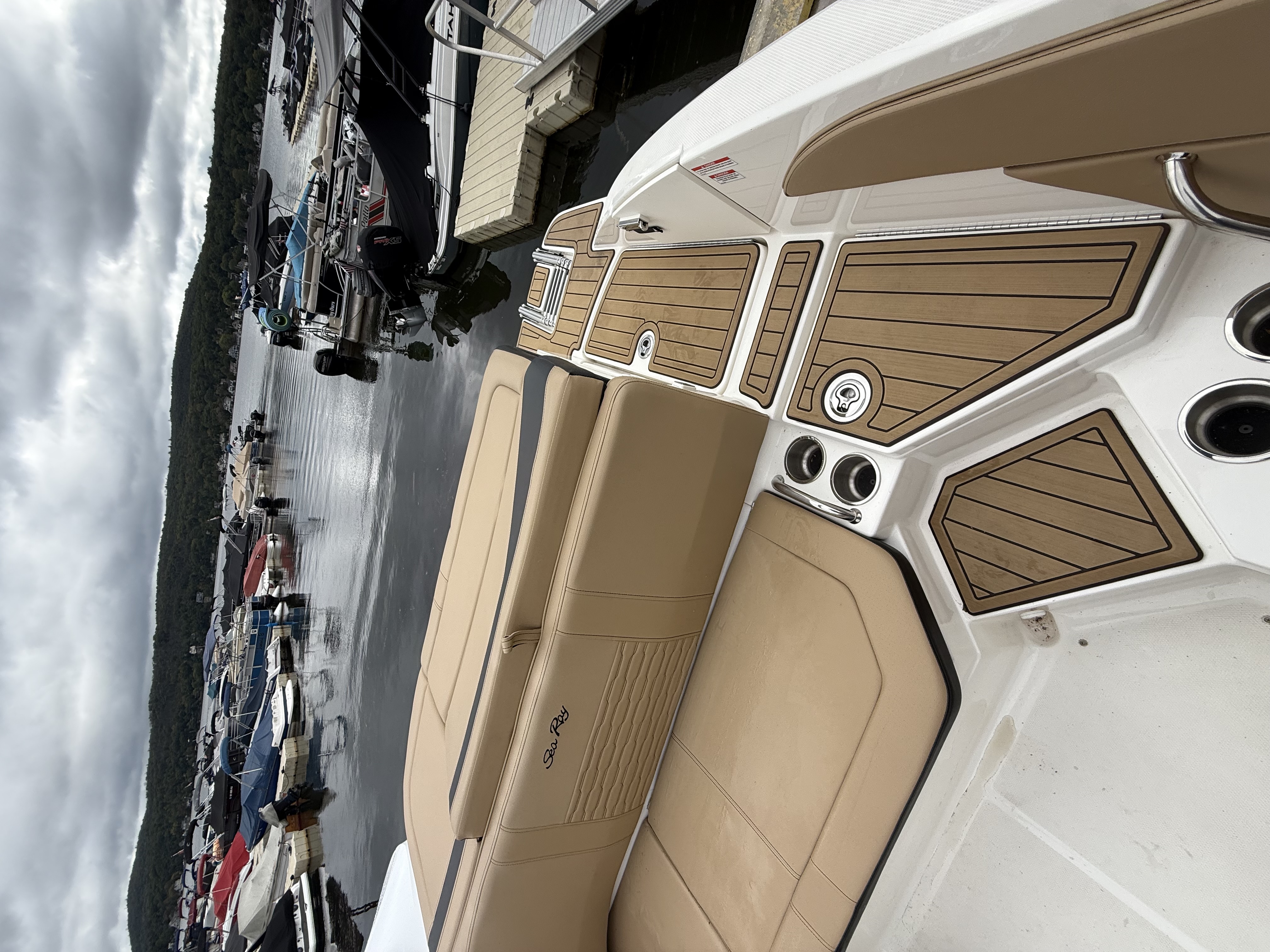 Used 2023 SeaRay SPX210