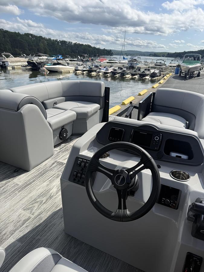 2027 Bentley Pontoons 223 Bolt