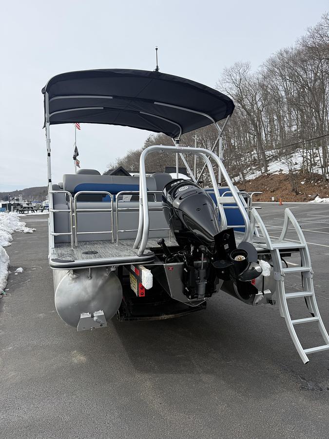 2026 Bentley Pontoons Legacy 200 Swingback