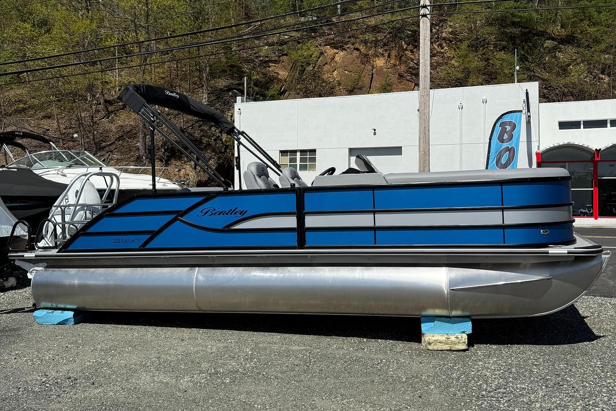 2025 Bentley Pontoons Legacy 223 Swingback