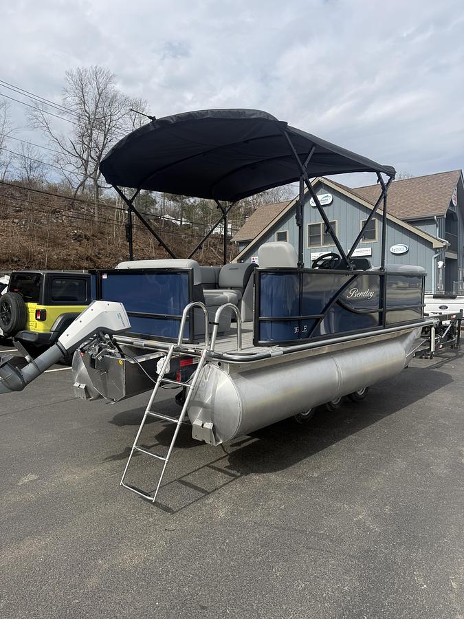 Used 2026 Bentley Pontoons LE 160CR