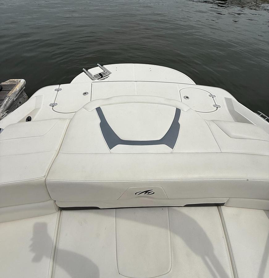 Used 2012 Monterey 204FS