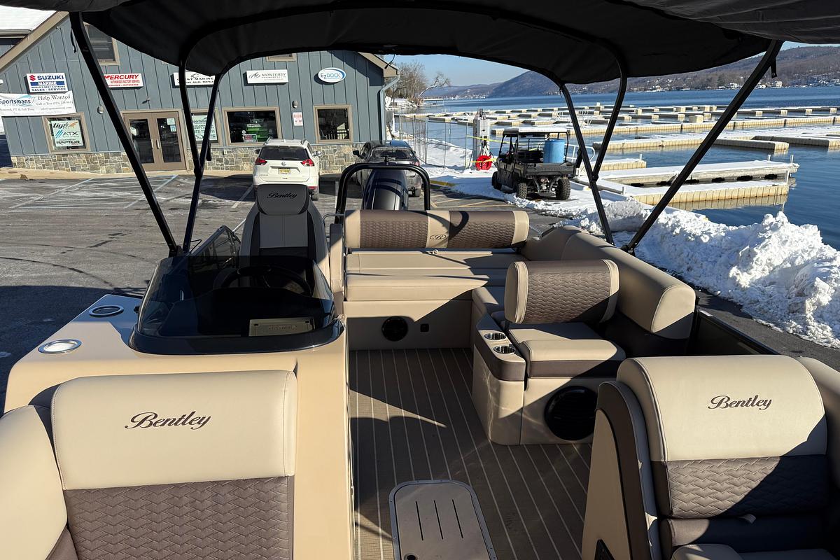 2026 Bentley Pontoons Elite 223 Swingback Bench