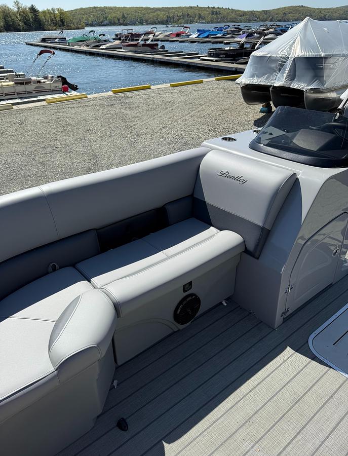 2025 Bentley Pontoons Legacy 223 Swingback