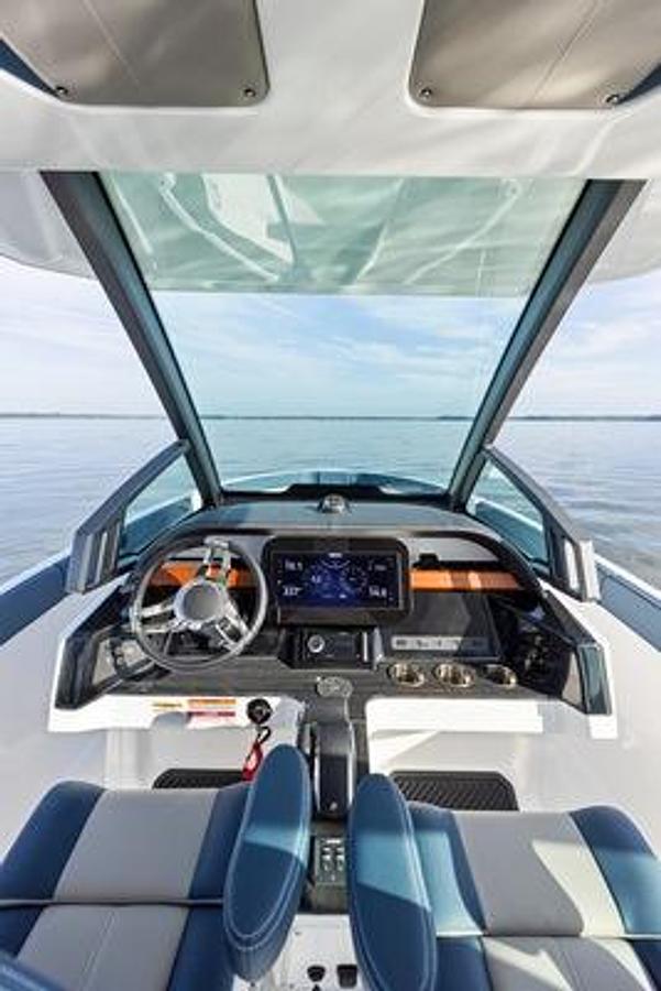 2026 Monterey Elite 25 OB Bowrider