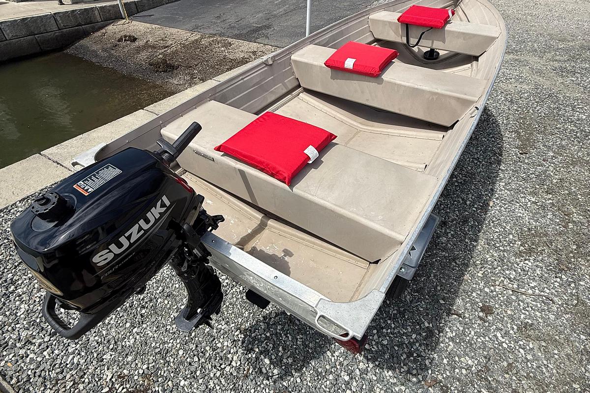 Used 2014 Smoker Craft Angler 14 T