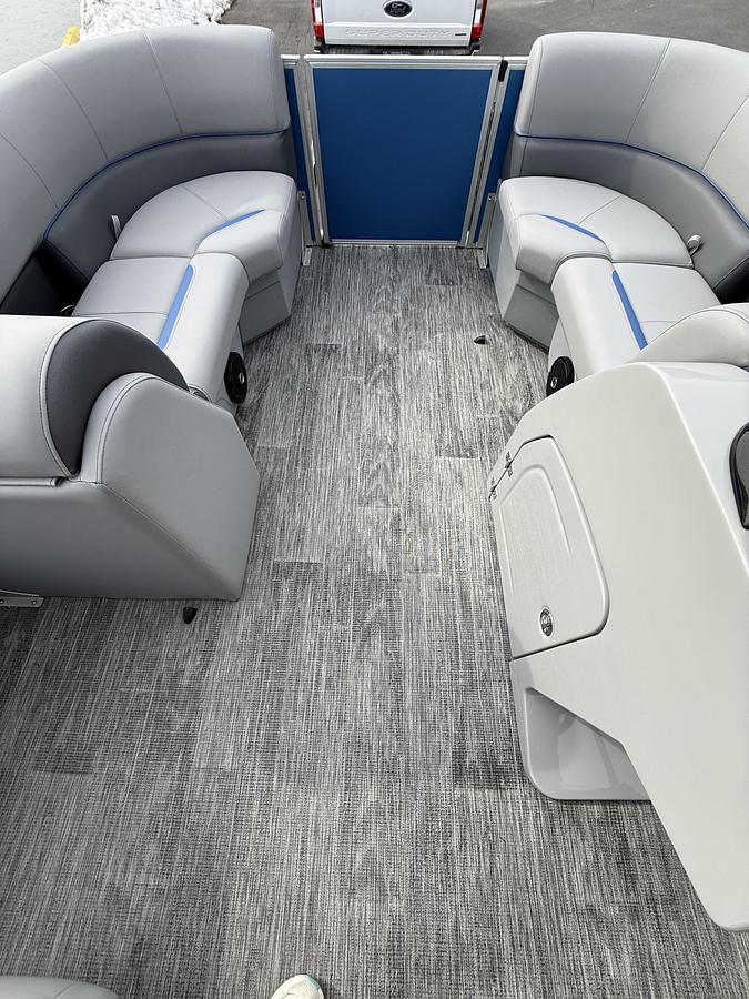 2026 Bentley Pontoons Legacy 200 Swingback