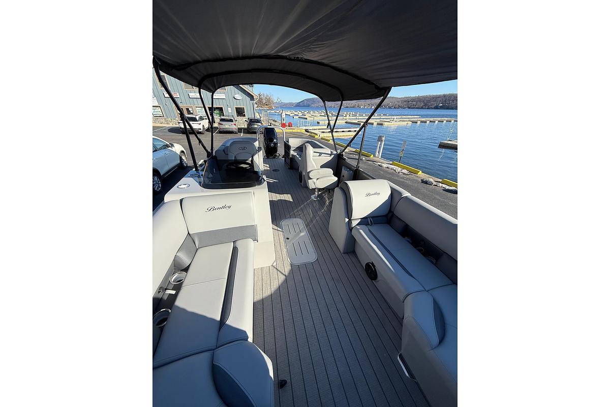 2026 Bentley Pontoons Legacy 223 Navigator