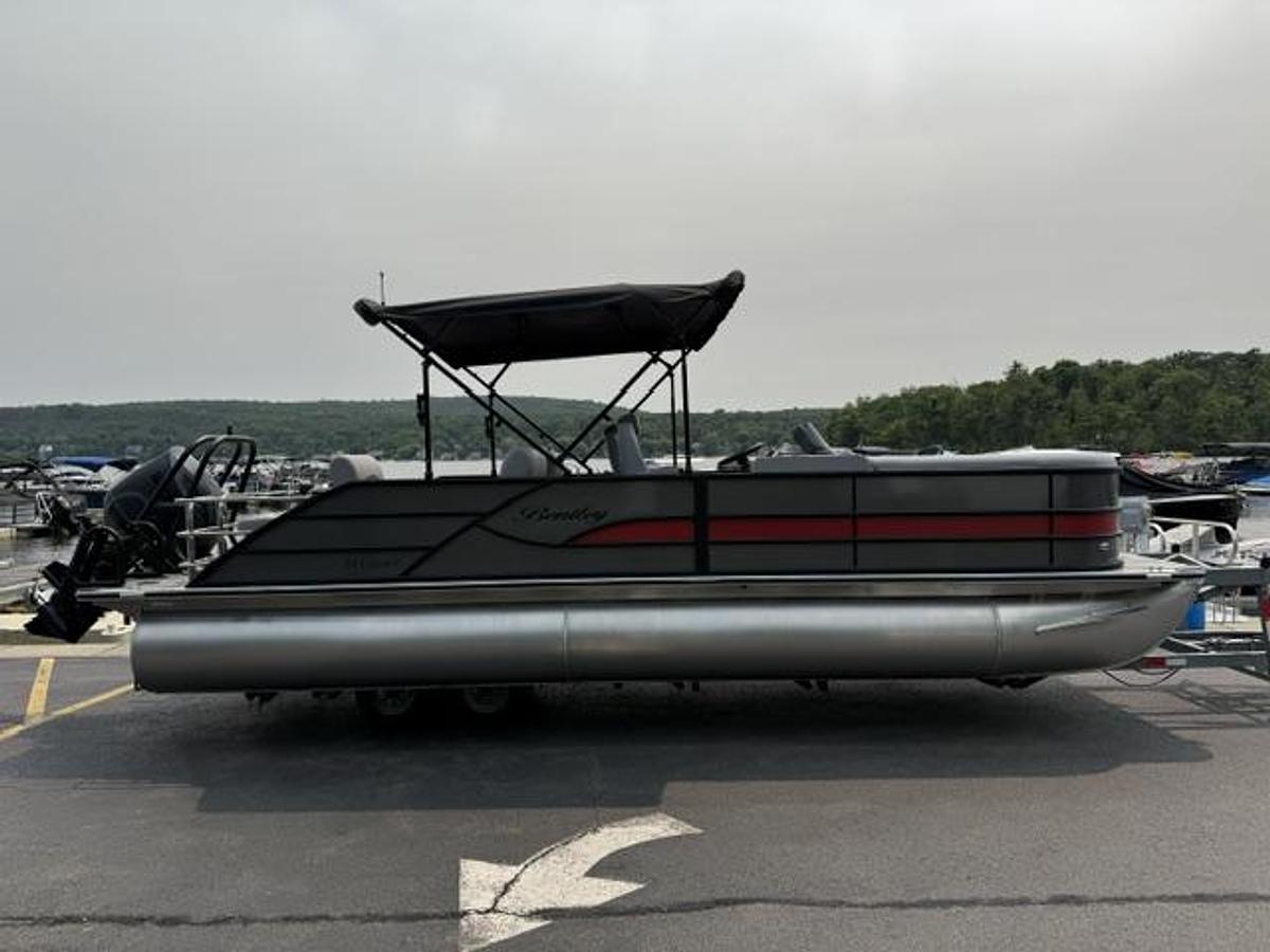 2027 Bentley Pontoons 243 Quad Swingback
