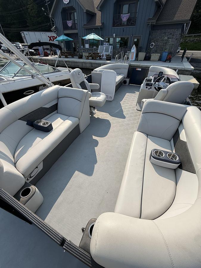 Used 2019 Bentley Pontoons I 220