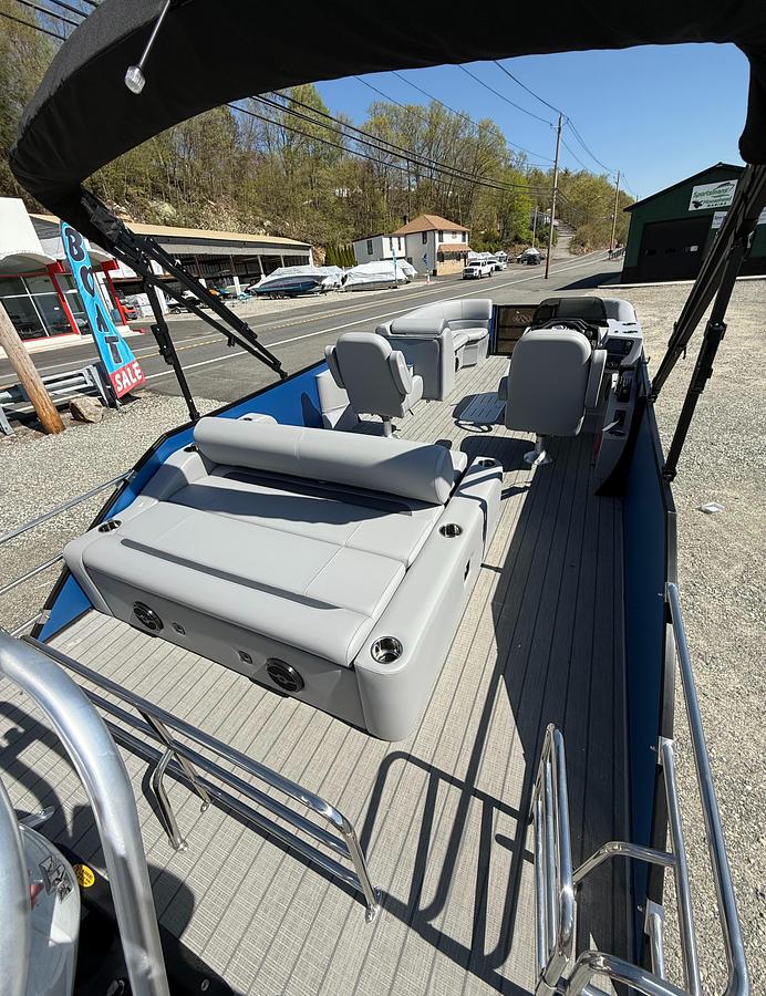 2025 Bentley Pontoons Legacy 223 Swingback