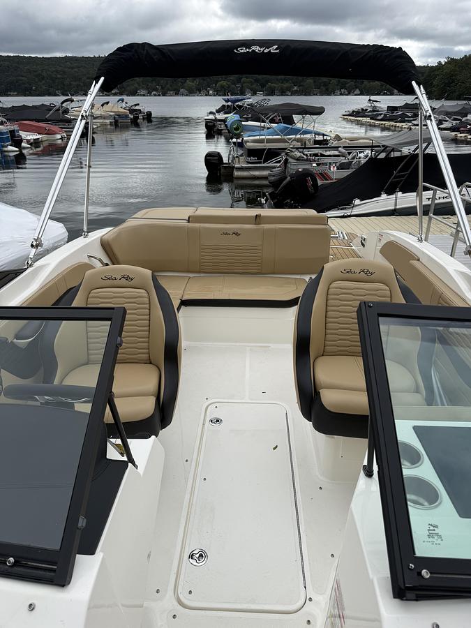 Used 2023 SeaRay SPX210