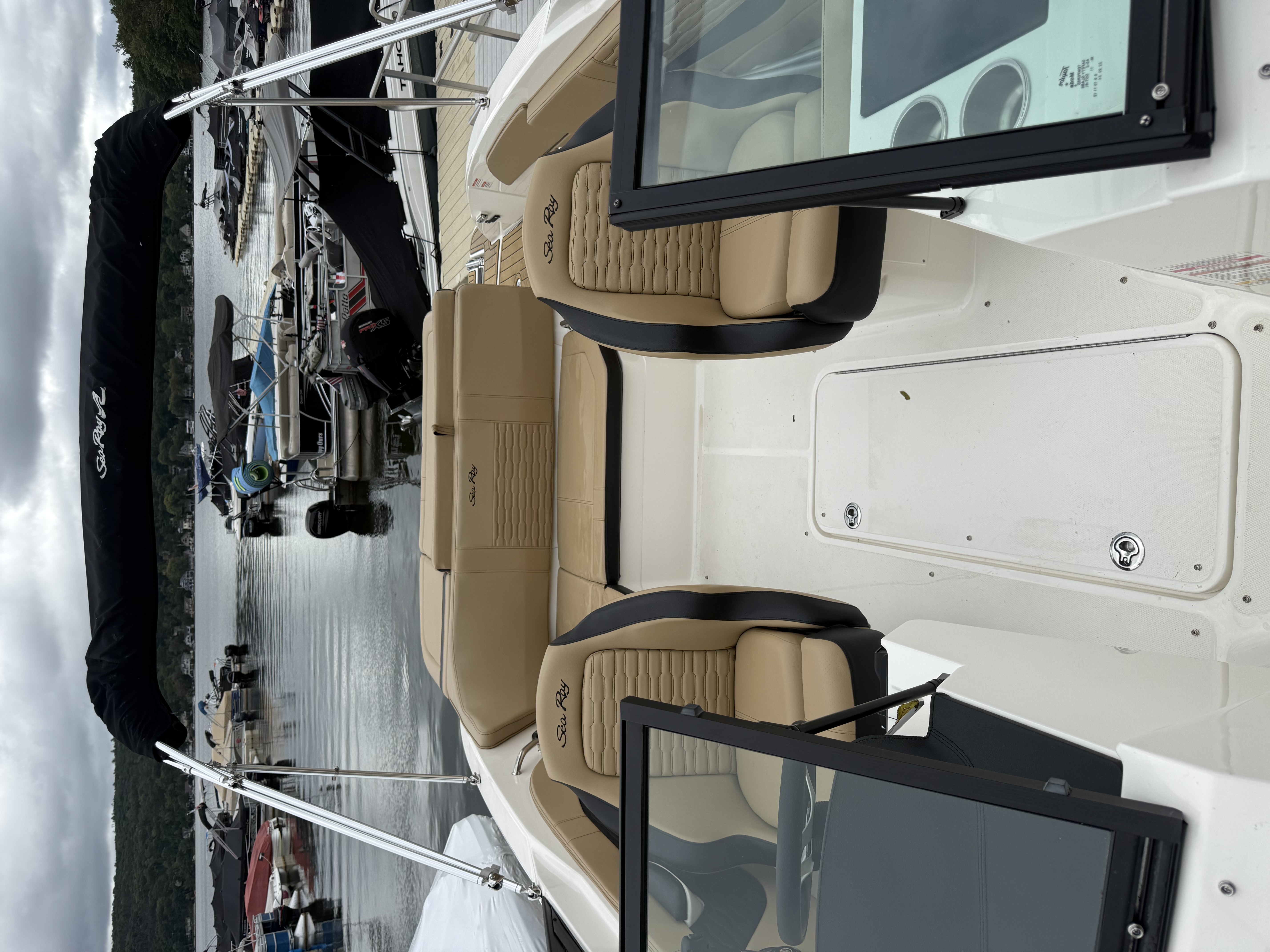 Used 2023 SeaRay SPX210