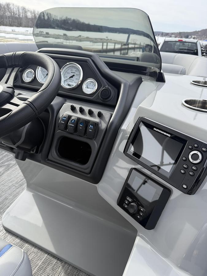 2026 Bentley Pontoons Legacy 200 Swingback