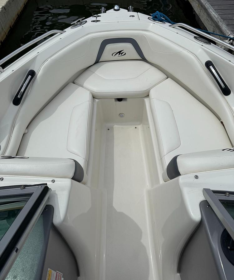 Used 2012 Monterey 204FS