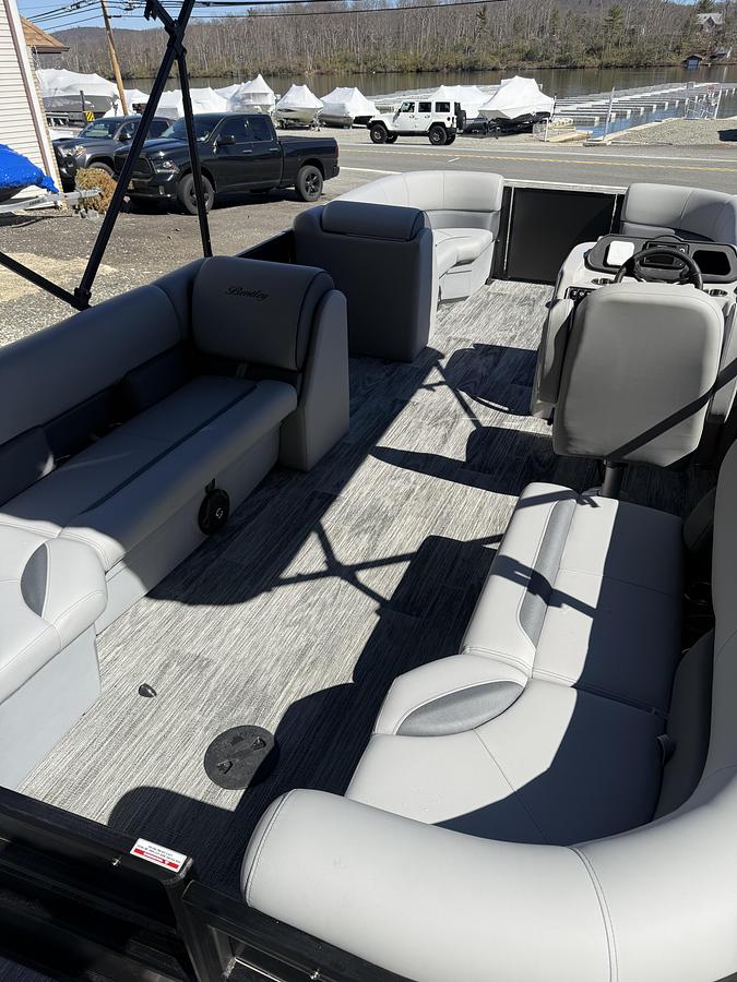 Used 2026 Bentley Pontoons Bolt 223