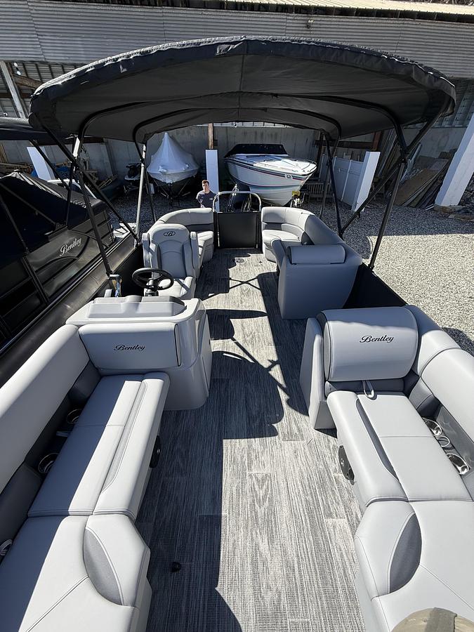 Used 2026 Bentley Pontoons Bolt 223