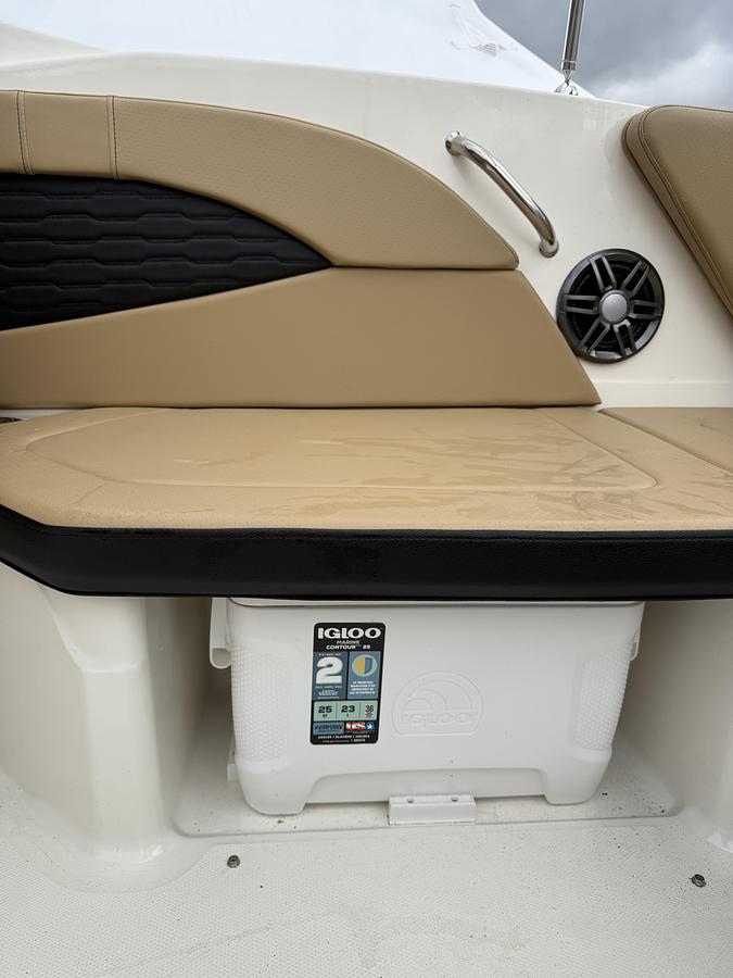 Used 2023 SeaRay SPX210