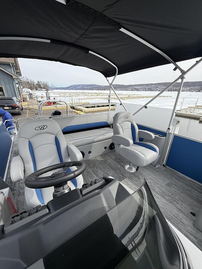 2026 Bentley Pontoons Legacy 200 Swingback