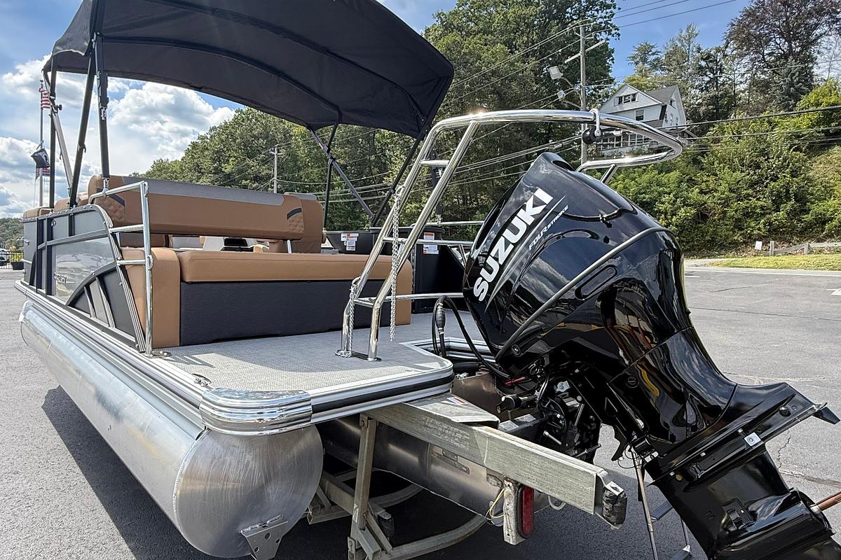 2026 Crest Conquest 215 SLS