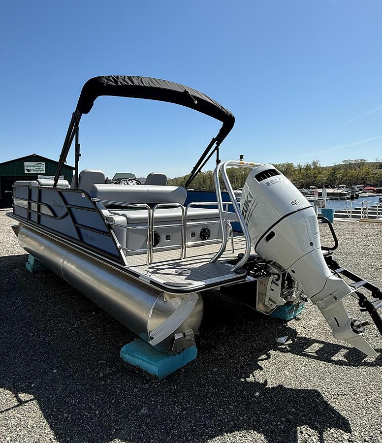 2025 Bentley Pontoons Legacy 223 Swingback
