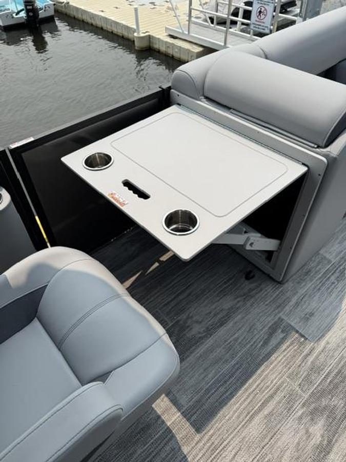 2027 Bentley Pontoons 243 Quad Swingback