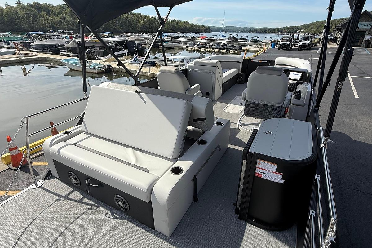 2026 Crest Conquest 230 SLSC