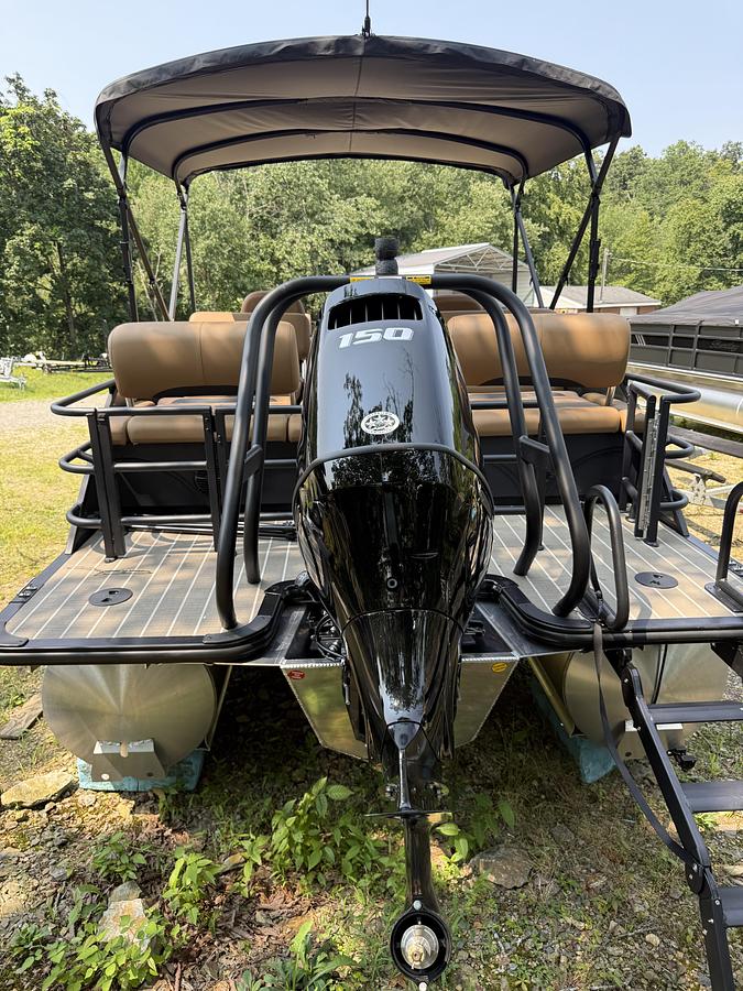 2027 Bentley Pontoons Legacy 223 Quad Swingback