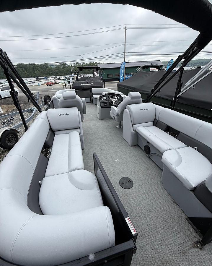 2024 Bentley Pontoons 240 Navigator