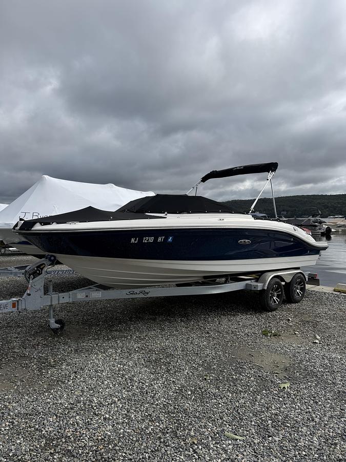 Used 2023 SeaRay SPX210