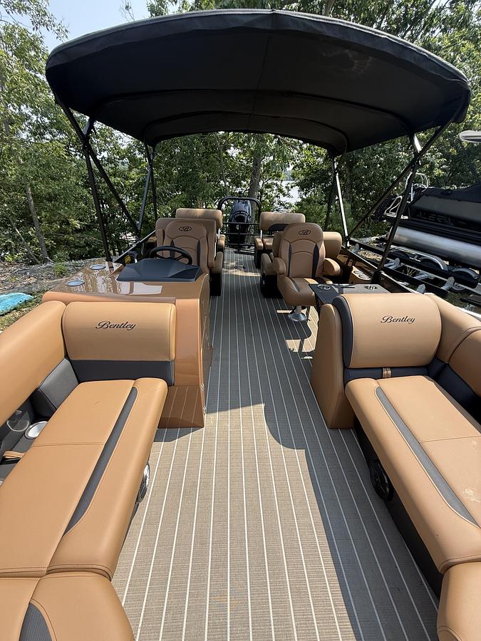 2027 Bentley Pontoons Legacy 223 Quad Swingback