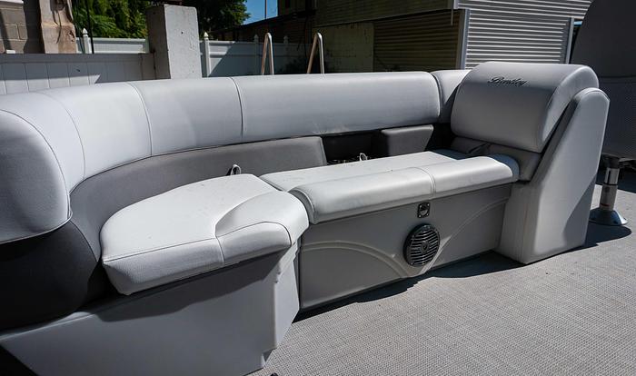 2024 Bentley Pontoons 240 Navigator