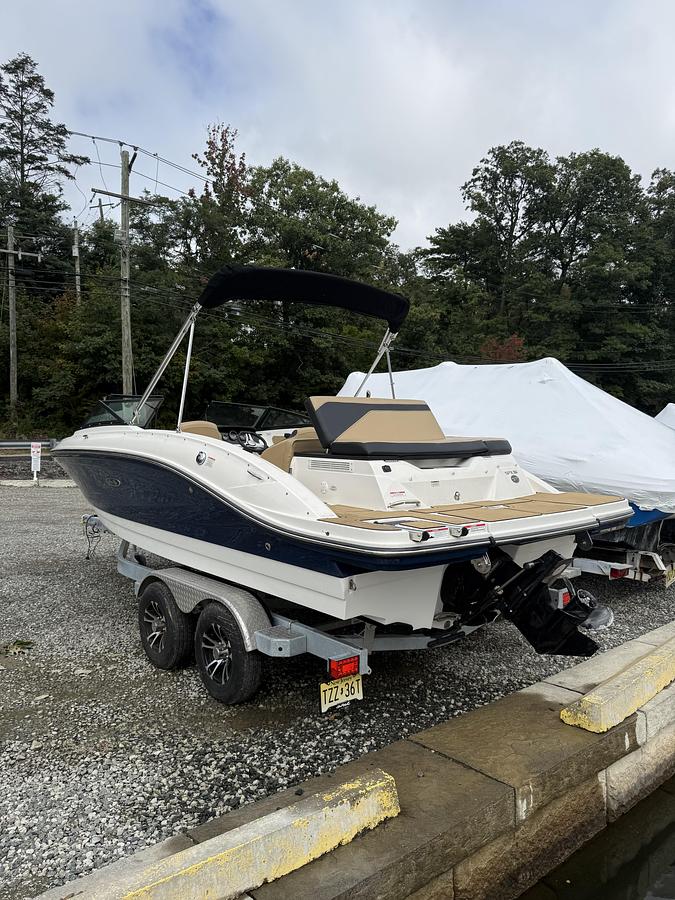 Used 2023 SeaRay SPX210