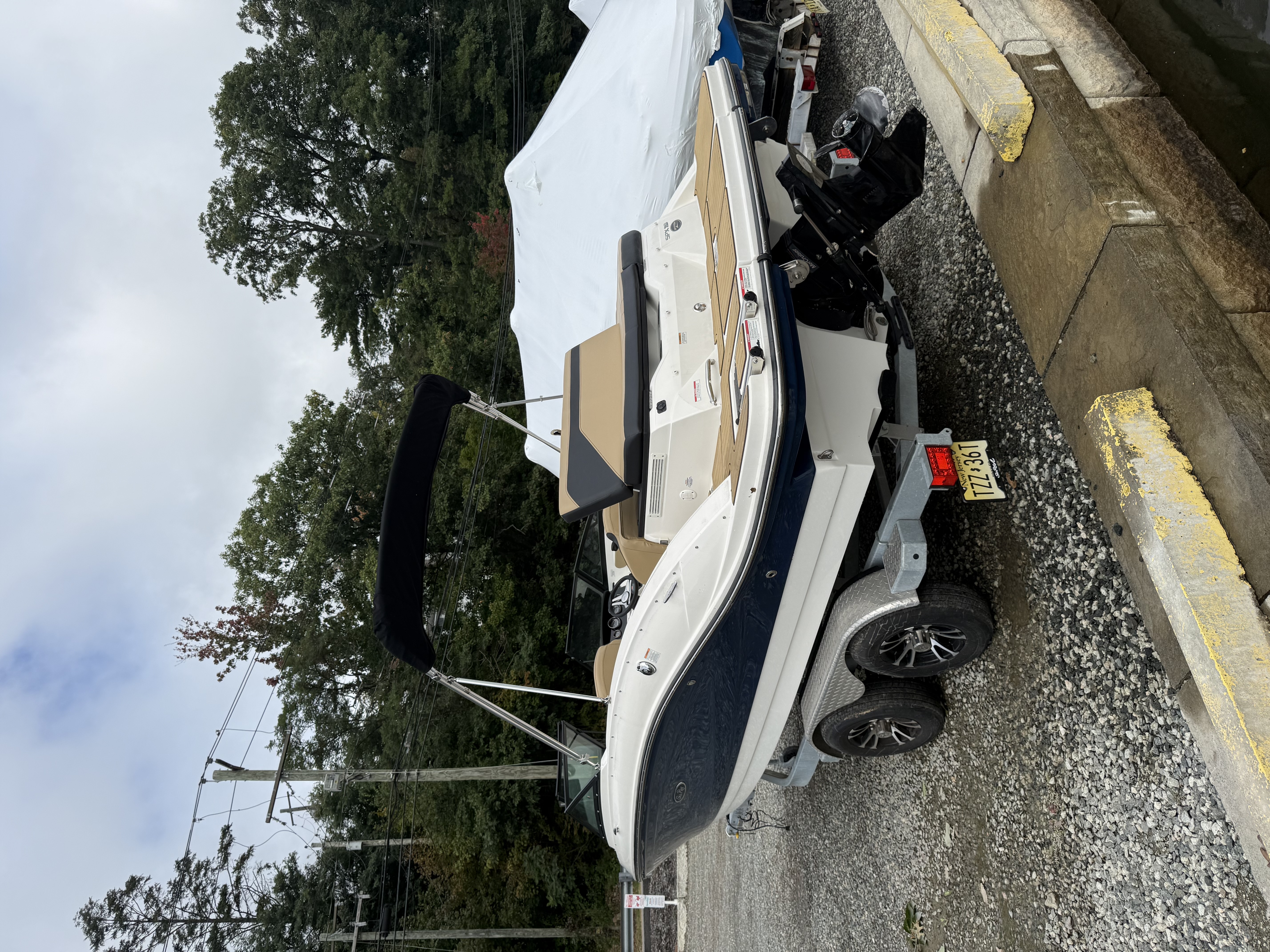 Used 2023 SeaRay SPX210