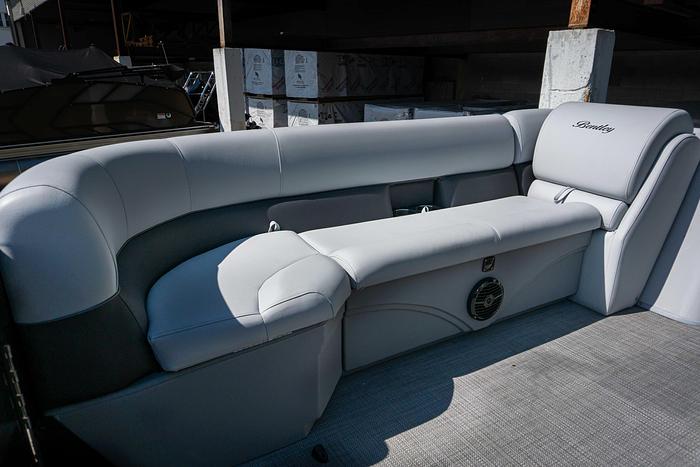 2024 Bentley Pontoons 240 Navigator