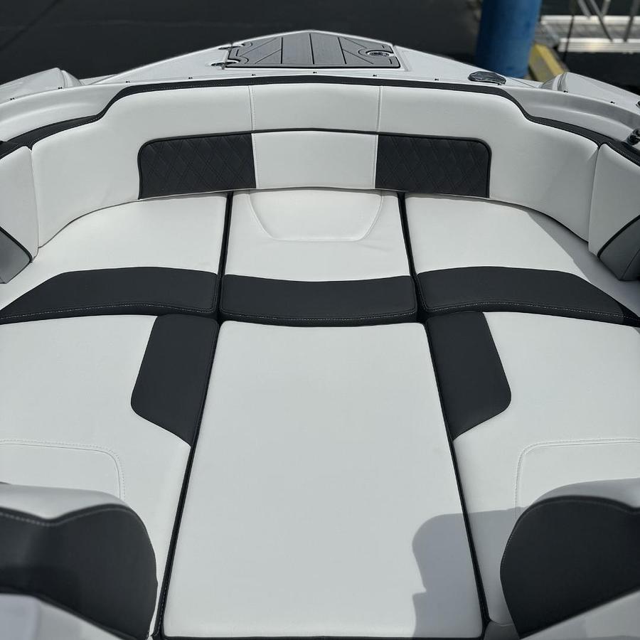 2025 Monterey M45 Series