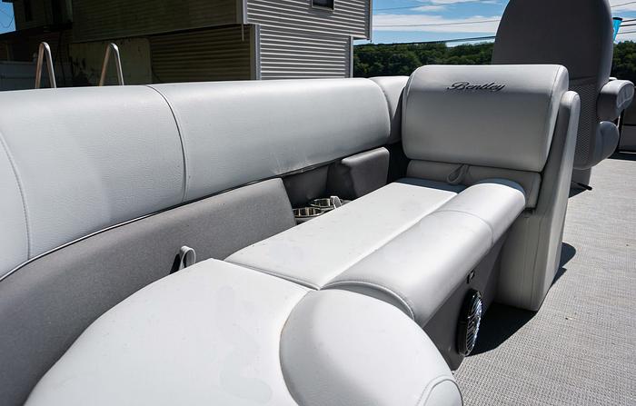 2024 Bentley Pontoons 240 Navigator