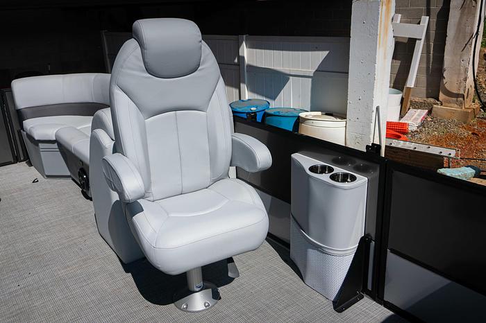 2024 Bentley Pontoons 240 Navigator