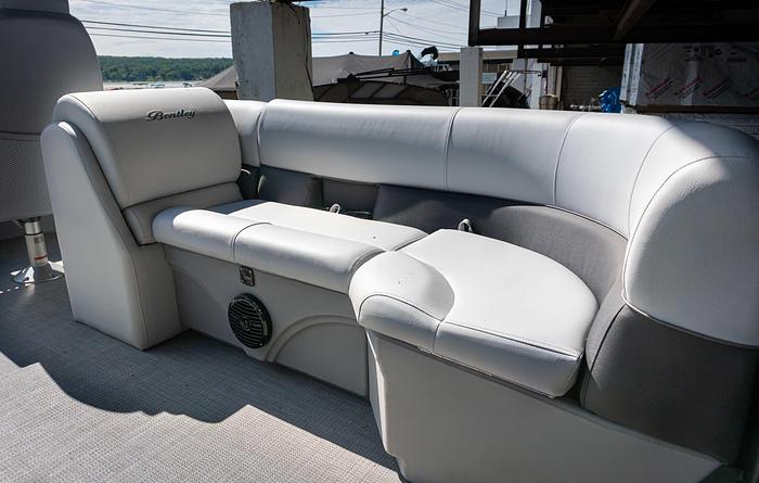 2024 Bentley Pontoons 240 Navigator