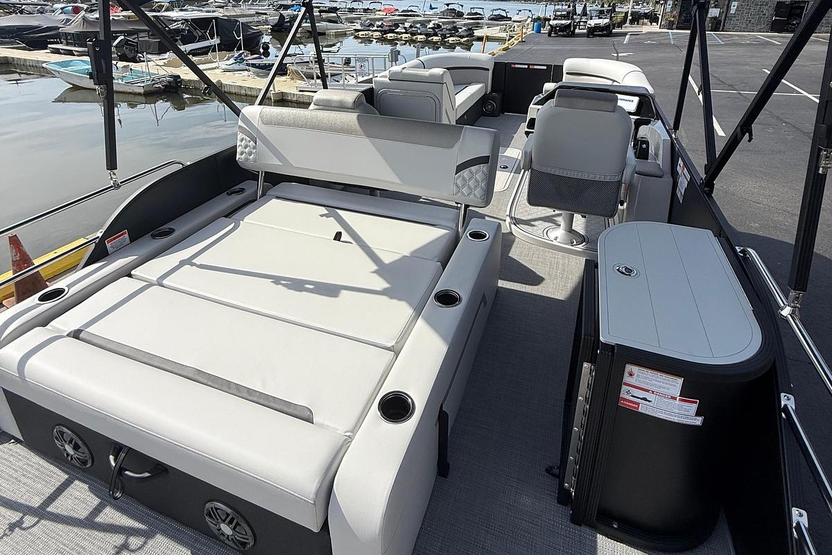 2026 Crest Conquest 230 SLSC