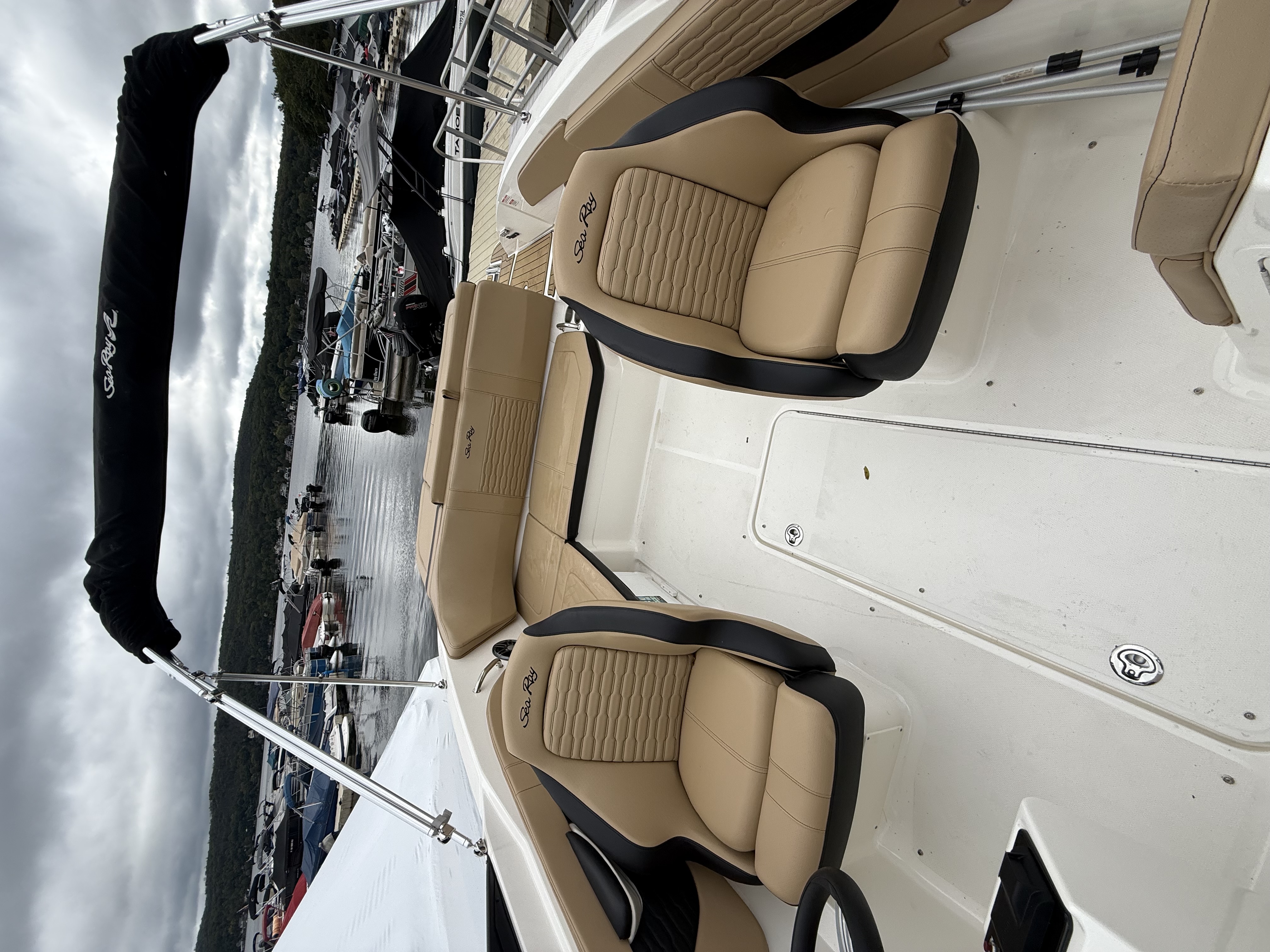 Used 2023 SeaRay SPX210