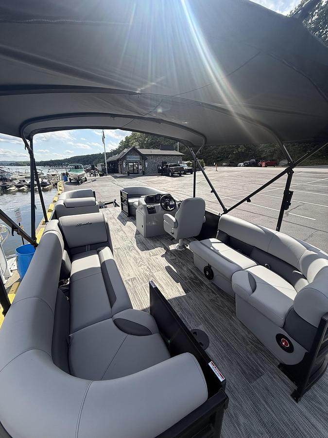 2027 Bentley Pontoons 223 Bolt