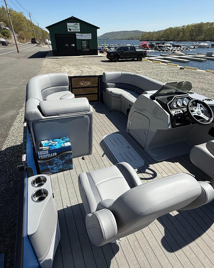2025 Bentley Pontoons Legacy 223 Swingback