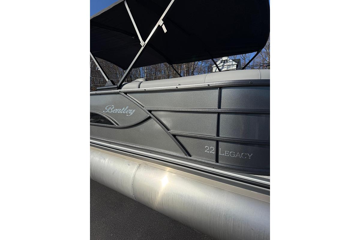 2026 Bentley Pontoons Legacy 223 Navigator